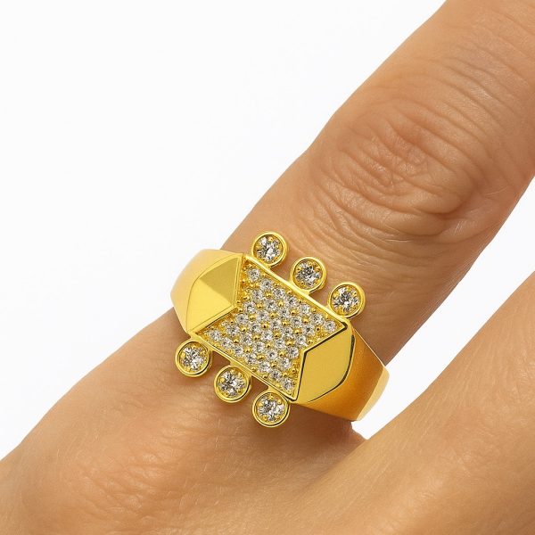 Vip Tarz Gold Renk Taşlı Yüzük