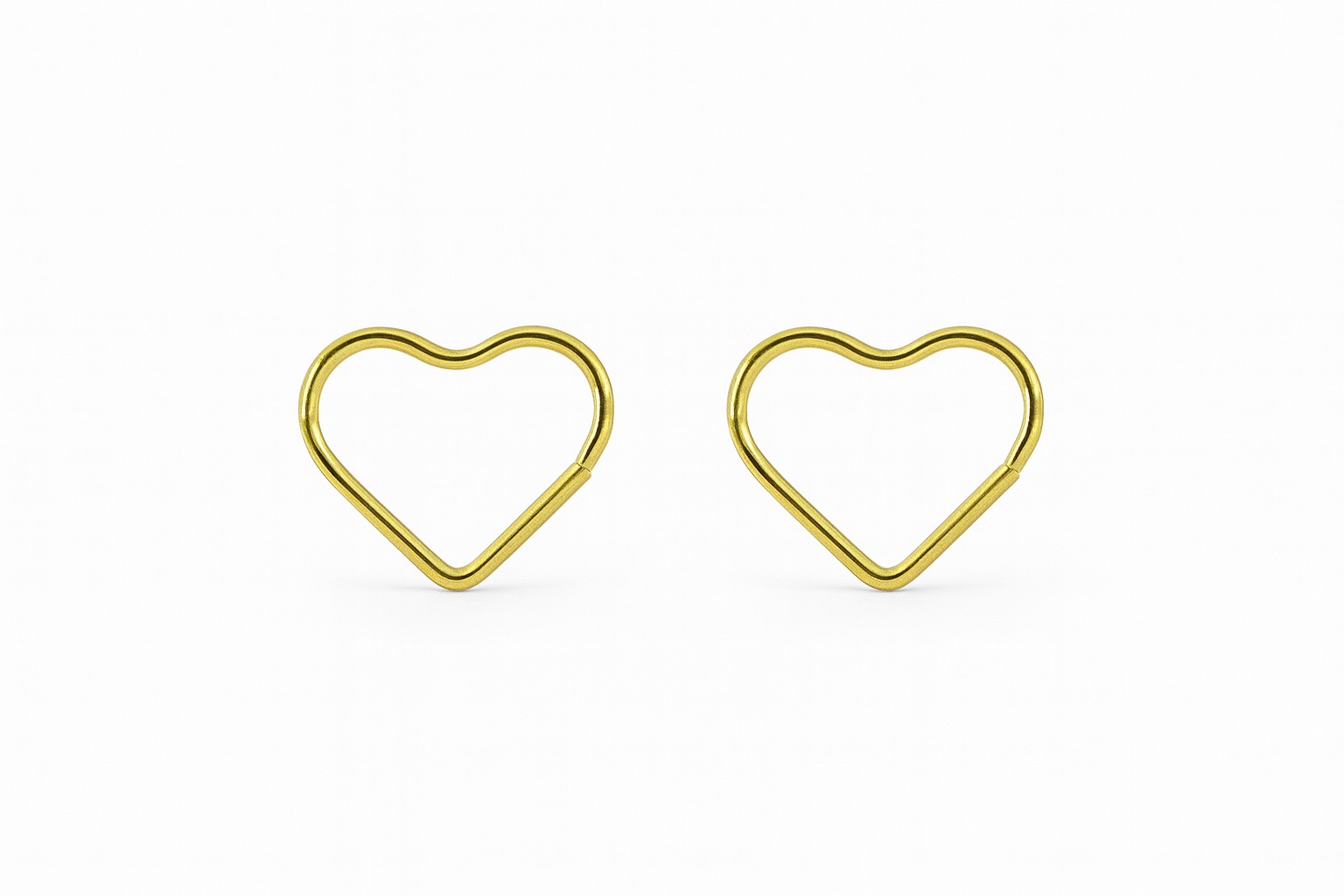 C0BC14A4-3B7C-4119-AF7B-32E370B00475 Çelik Kalp Küpe - Görsel 1