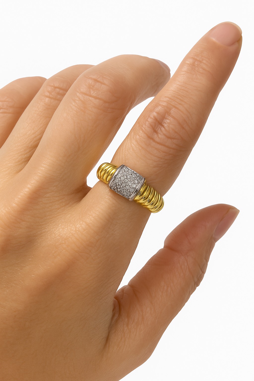 E56F3235-E8A5-4A85-B7AD-818391CA99CE Vip Tarz Gold Renk Yüzük - Görsel 1