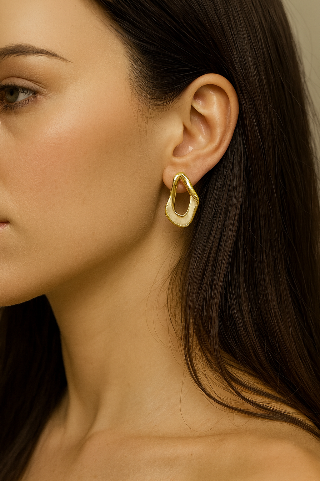 cead2fc3-612b-4fa8-b488-2449328f2869 Beyaz Ayrıntı Tarz Küpe - Görsel 1