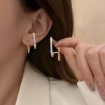 Taşlı Tek Delik 2 Li Kullanım Gold Küpe