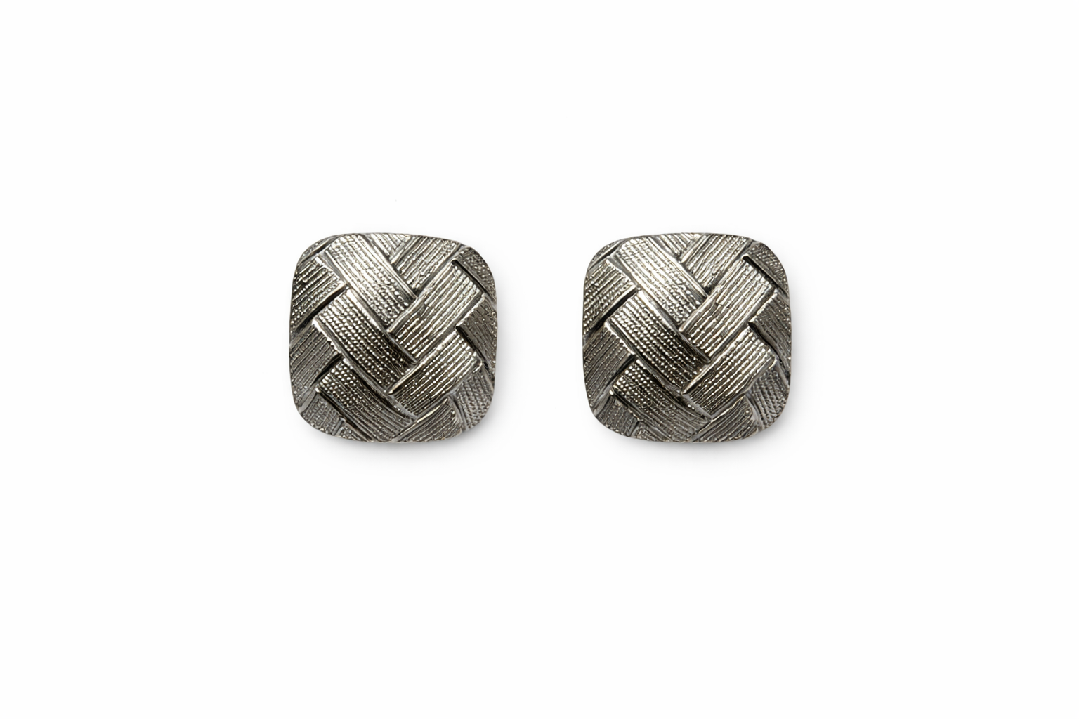 fff62bc2-3503-45cb-9e9d-57968270169d Gümüş Renk Kare Hasır Küpe - Görsel 1